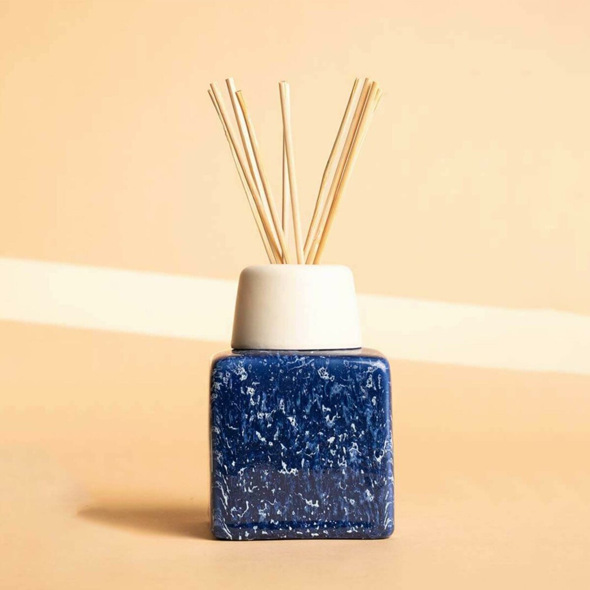 cube à parfum bleu foncé en céramique